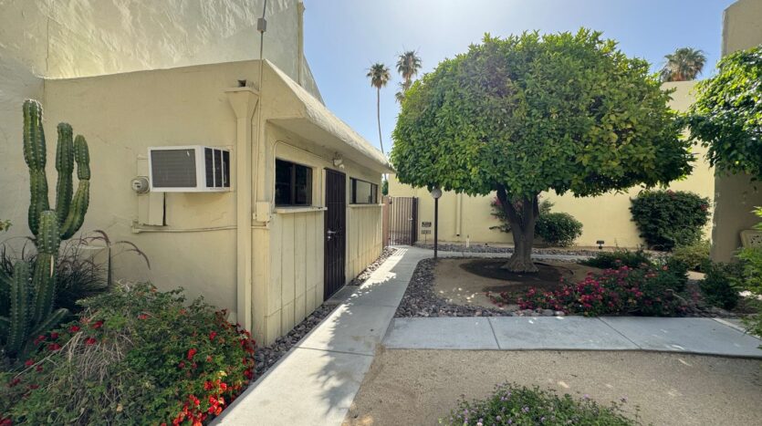 1655 E Palm Canyon Dr. Unit 408 - Palm Springs - California - 1 bed, 1 bath rental property