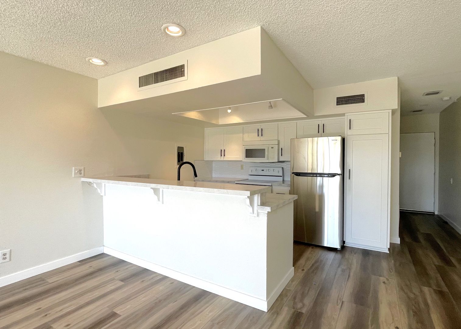 1655 E Palm Canyon Dr. Unit 408 - Palm Springs - California - 1 bed, 1 bath rental property