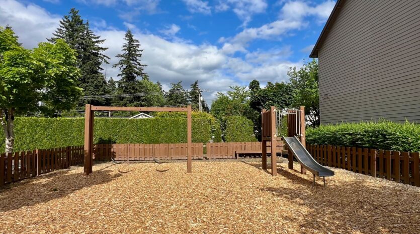 16775 NE Halsey St. - Portland - Oregon - 2 bed, 1.5 bath rental property