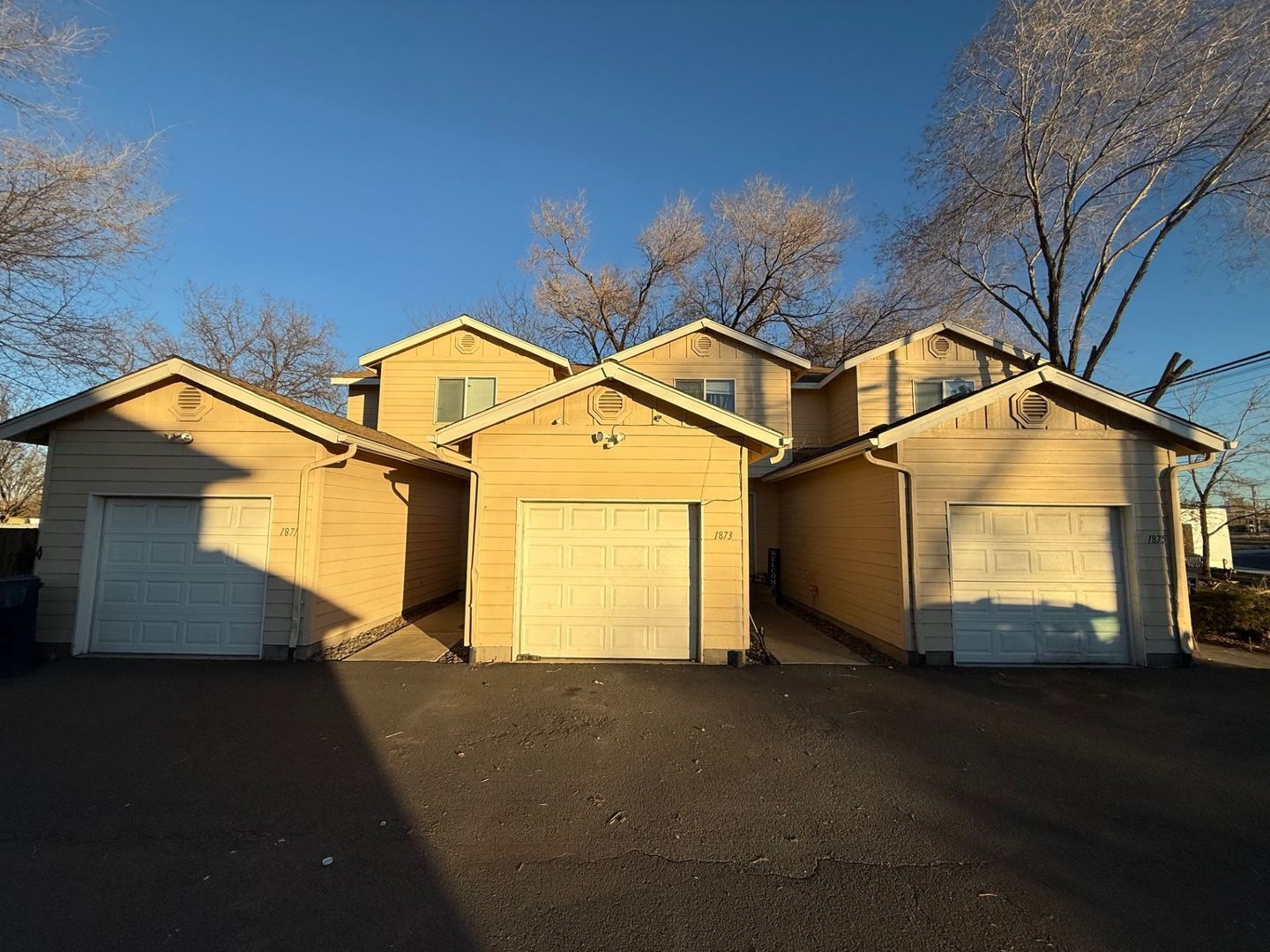 1875 SW Salmon Avenue - Redmond - Oregon - 2 bed, 2.5 bath rental property