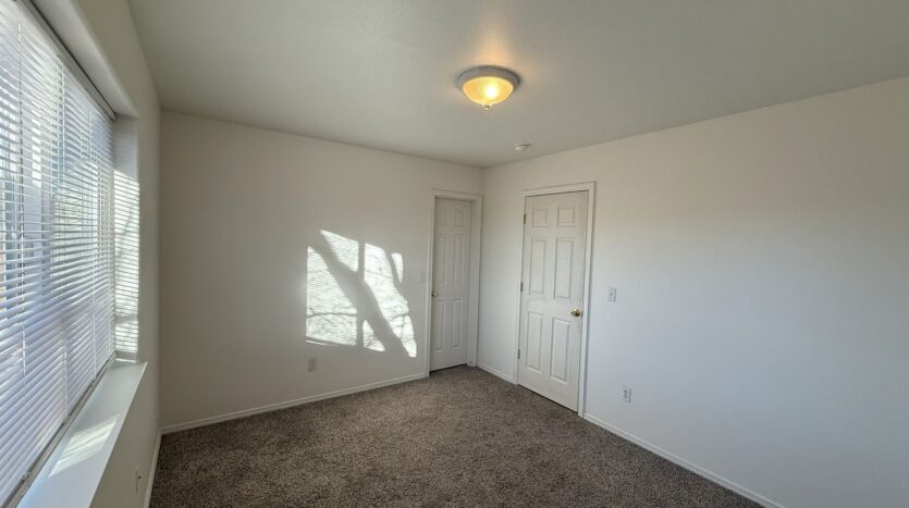 1875 SW Salmon Avenue - Redmond - Oregon - 2 bed, 2.5 bath rental property