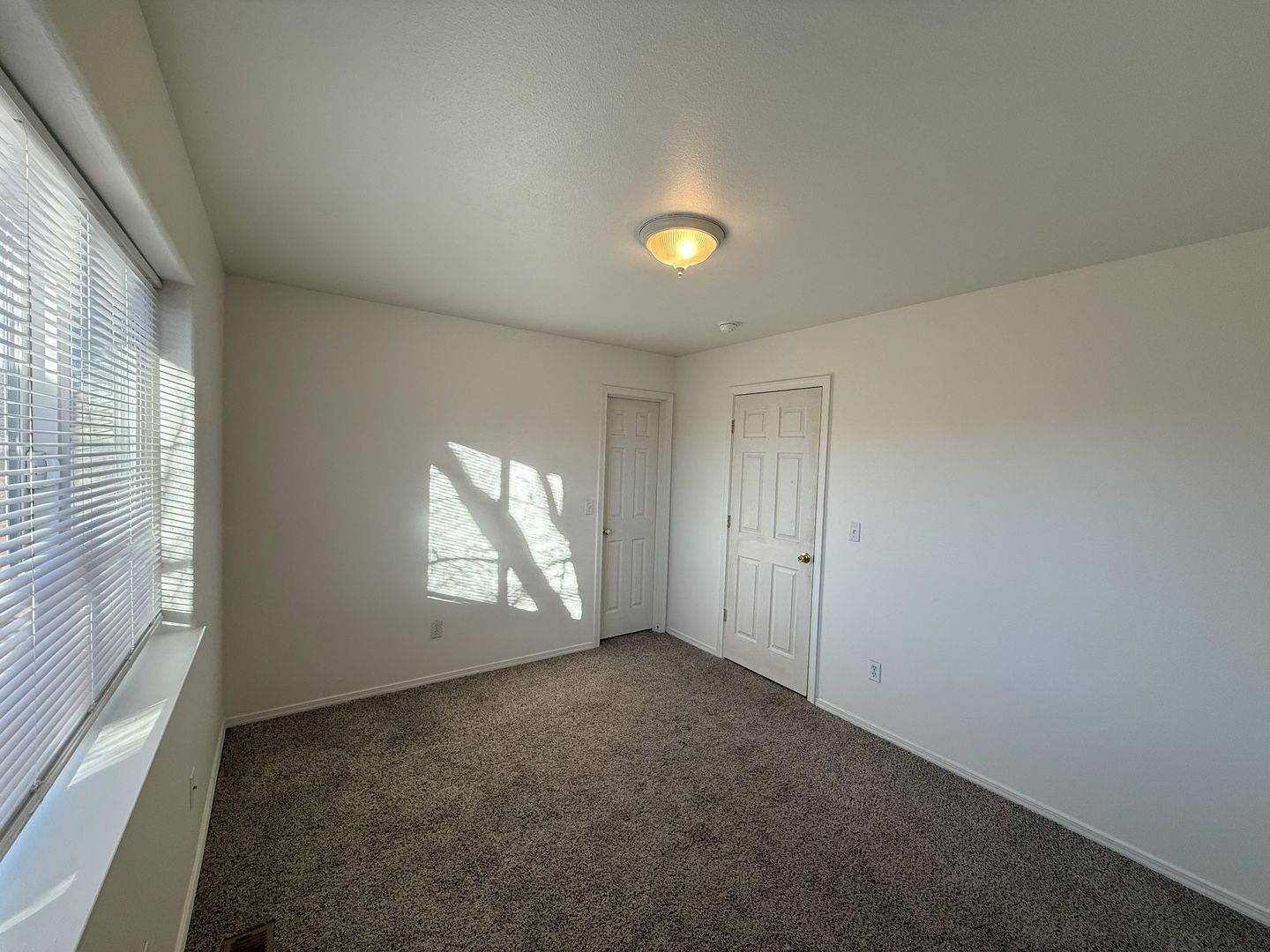 1875 SW Salmon Avenue - Redmond - Oregon - 2 bed, 2.5 bath rental property
