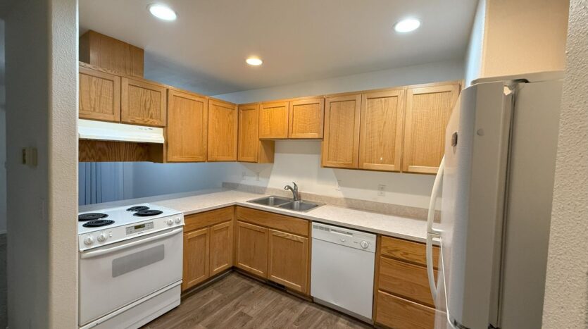 1875 SW Salmon Avenue - Redmond - Oregon - 2 bed, 2.5 bath rental property