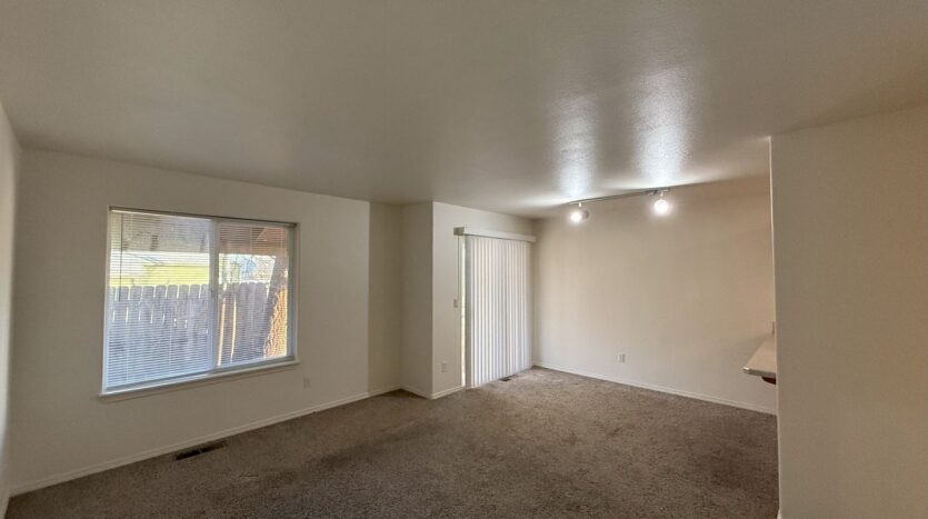 1875 SW Salmon Avenue - Redmond - Oregon - 2 bed, 2.5 bath rental property