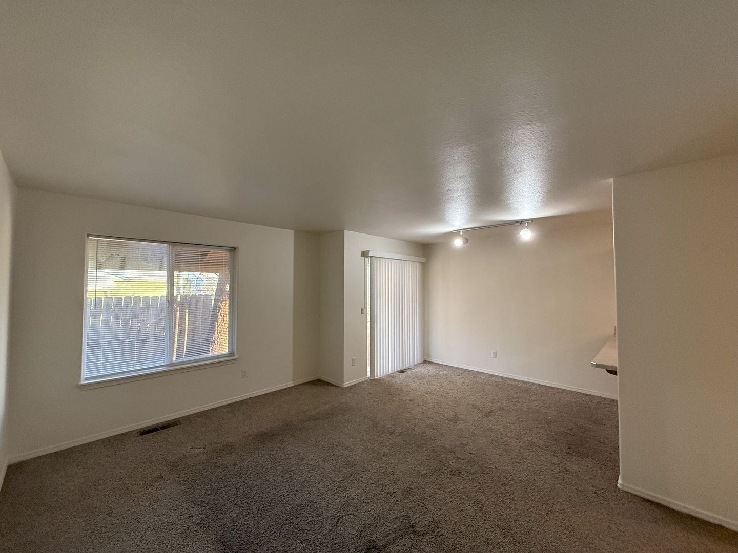 1875 SW Salmon Avenue - Redmond - Oregon - 2 bed, 2.5 bath rental property