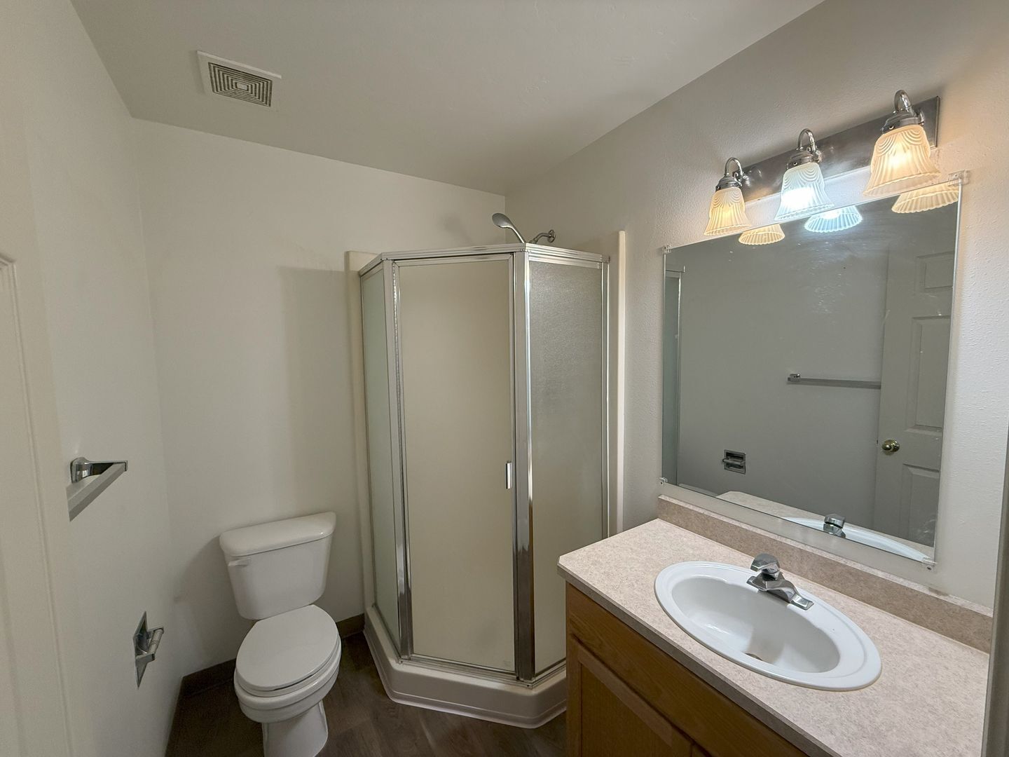 1875 SW Salmon Avenue - Redmond - Oregon - 2 bed, 2.5 bath rental property