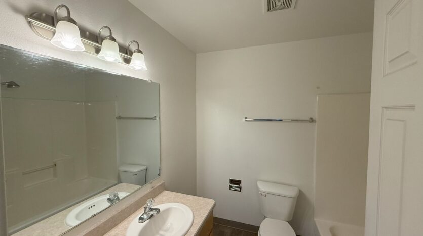 1875 SW Salmon Avenue - Redmond - Oregon - 2 bed, 2.5 bath rental property