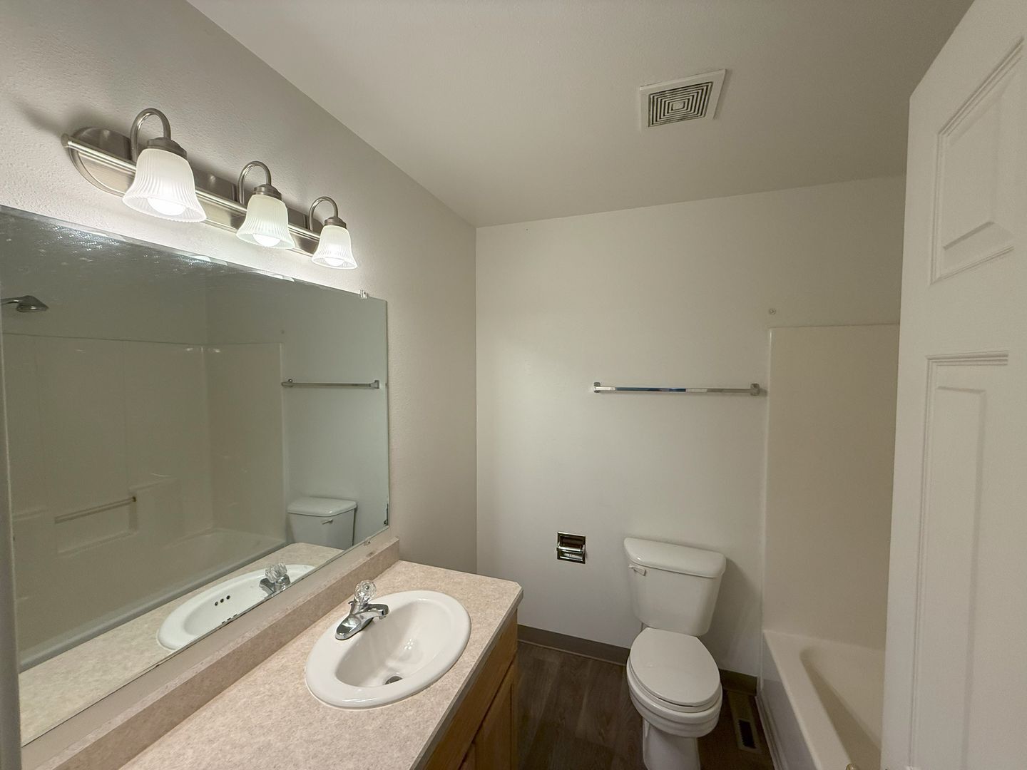 1875 SW Salmon Avenue - Redmond - Oregon - 2 bed, 2.5 bath rental property