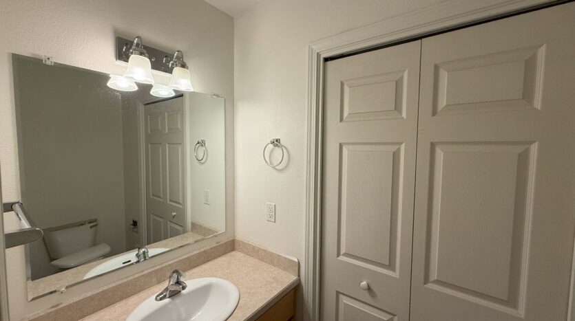 1875 SW Salmon Avenue - Redmond - Oregon - 2 bed, 2.5 bath rental property