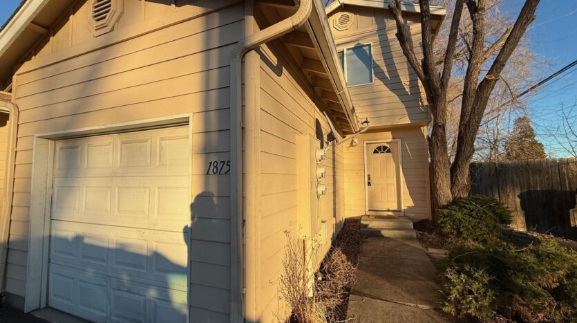 1875 SW Salmon Avenue - Redmond - Oregon - 2 bed, 2.5 bath rental property