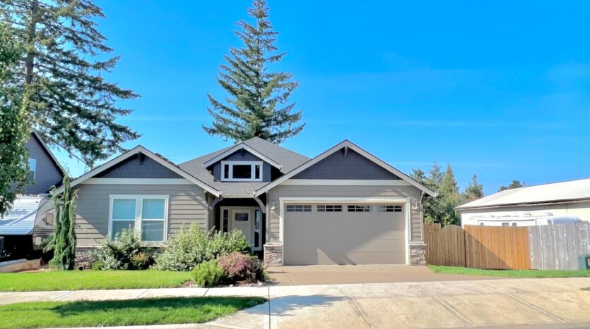 19321 Dublin Ave  - Sandy - Oregon - 3 bed, 2 bath rental property