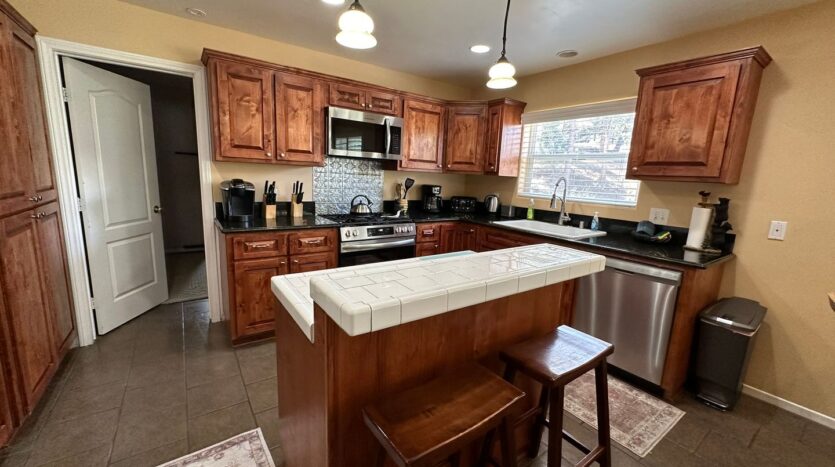 200 E Rainbow Blvd - Big Bear - California - 3 bed, 2.5 bath rental property