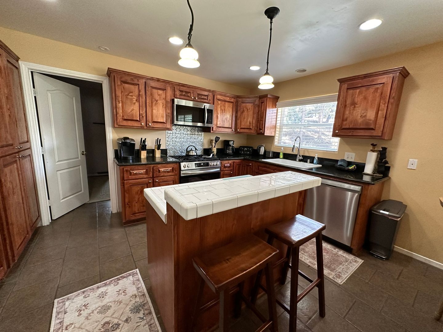 200 E Rainbow Blvd - Big Bear - California - 3 bed, 2.5 bath rental property