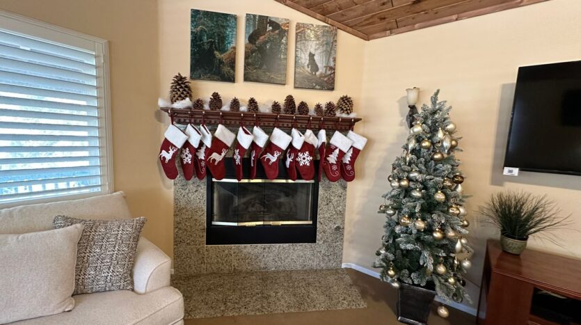 200 E Rainbow Blvd - Big Bear - California - 3 bed, 2.5 bath rental property