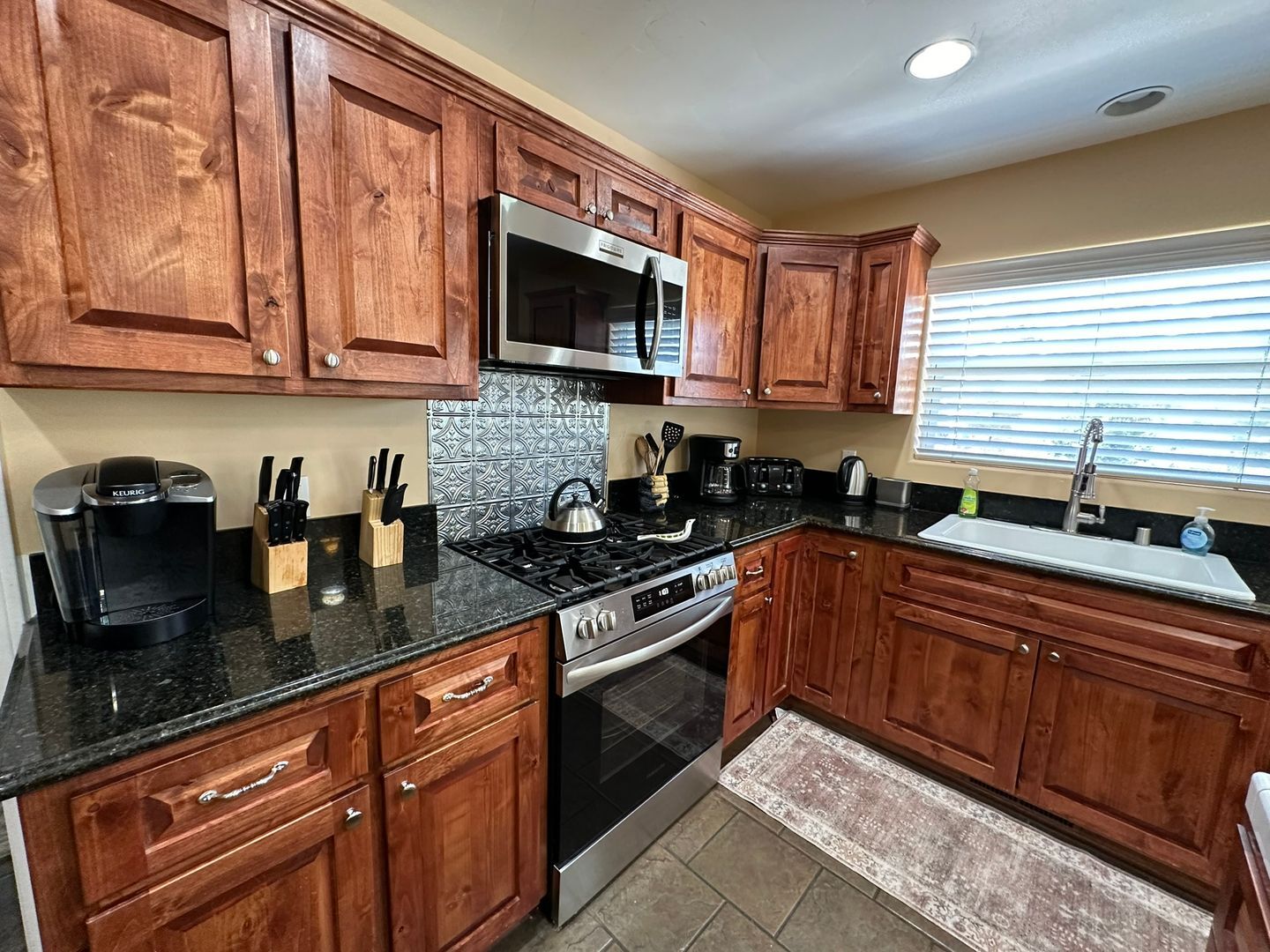 200 E Rainbow Blvd - Big Bear - California - 3 bed, 2.5 bath rental property