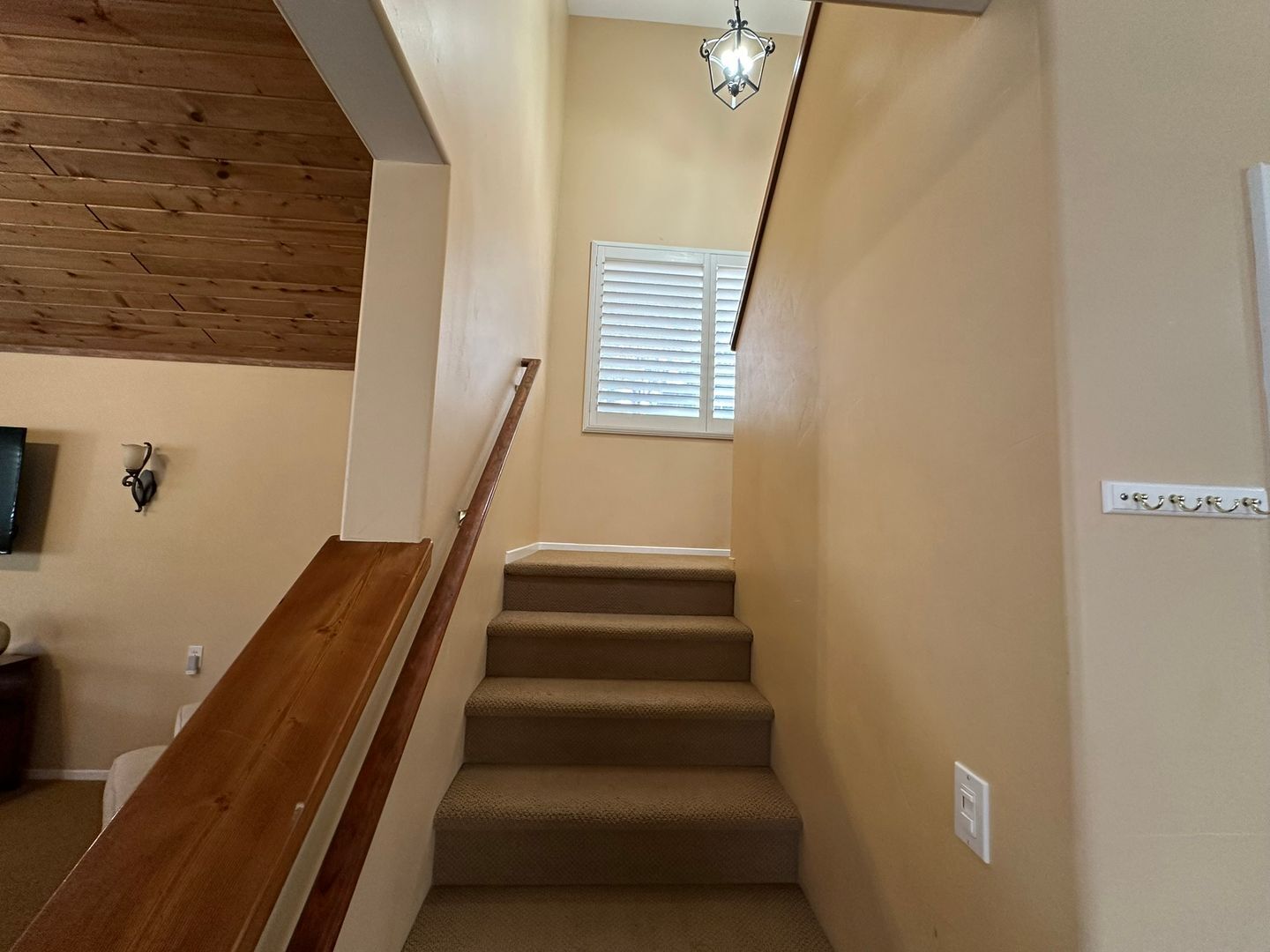 200 E Rainbow Blvd - Big Bear - California - 3 bed, 2.5 bath rental property