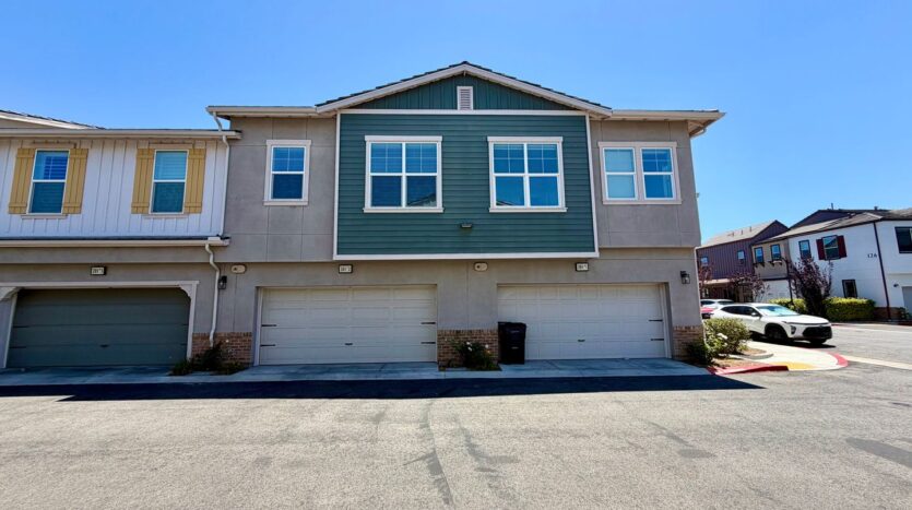 201 Red Brick Drive, #2 - Simi Valley - California - 3 bed, 2.5 bath rental property