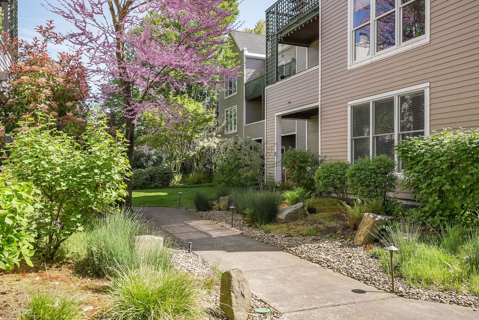205 SW Montgomery St.  #204 - Portland - Oregon - 2 bed, 2 bath rental property
