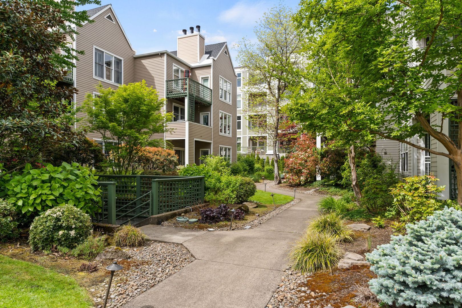 205 SW Montgomery St.  #204 - Portland - Oregon - 2 bed, 2 bath rental property