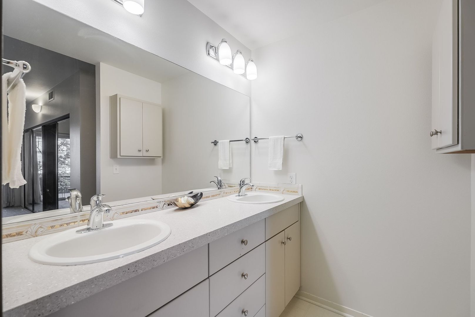 205 SW Montgomery St.  #204 - Portland - Oregon - 2 bed, 2 bath rental property