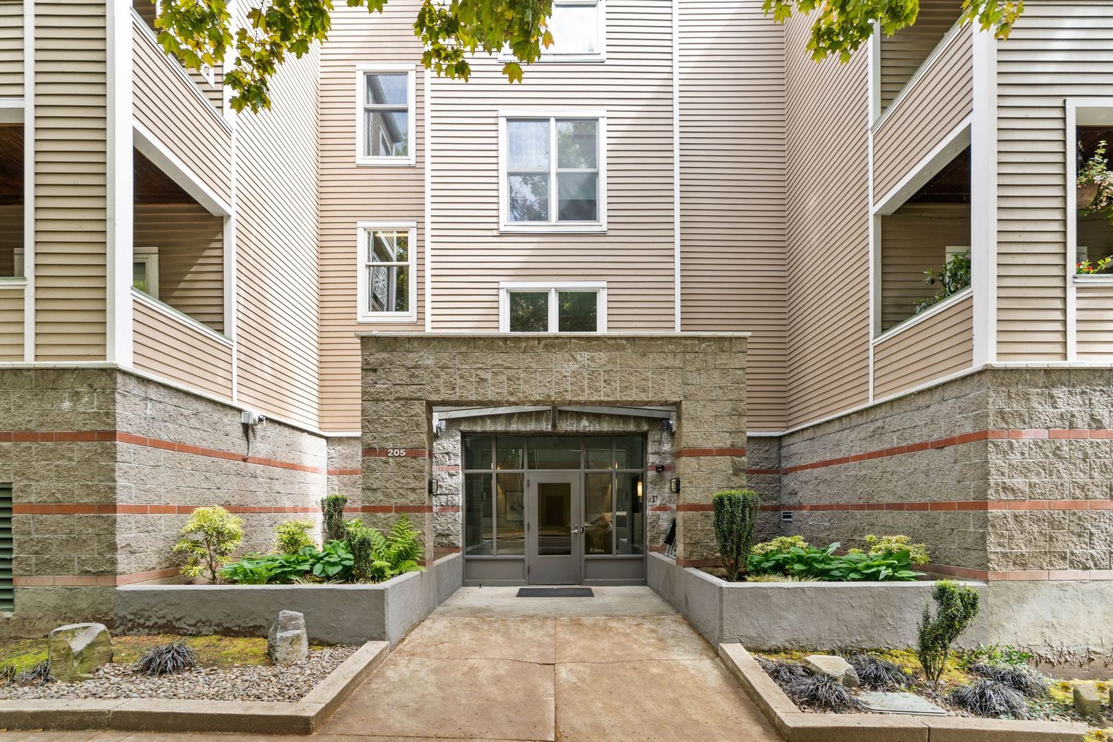 205 SW Montgomery St.  #204 - Portland - Oregon - 2 bed, 2 bath rental property
