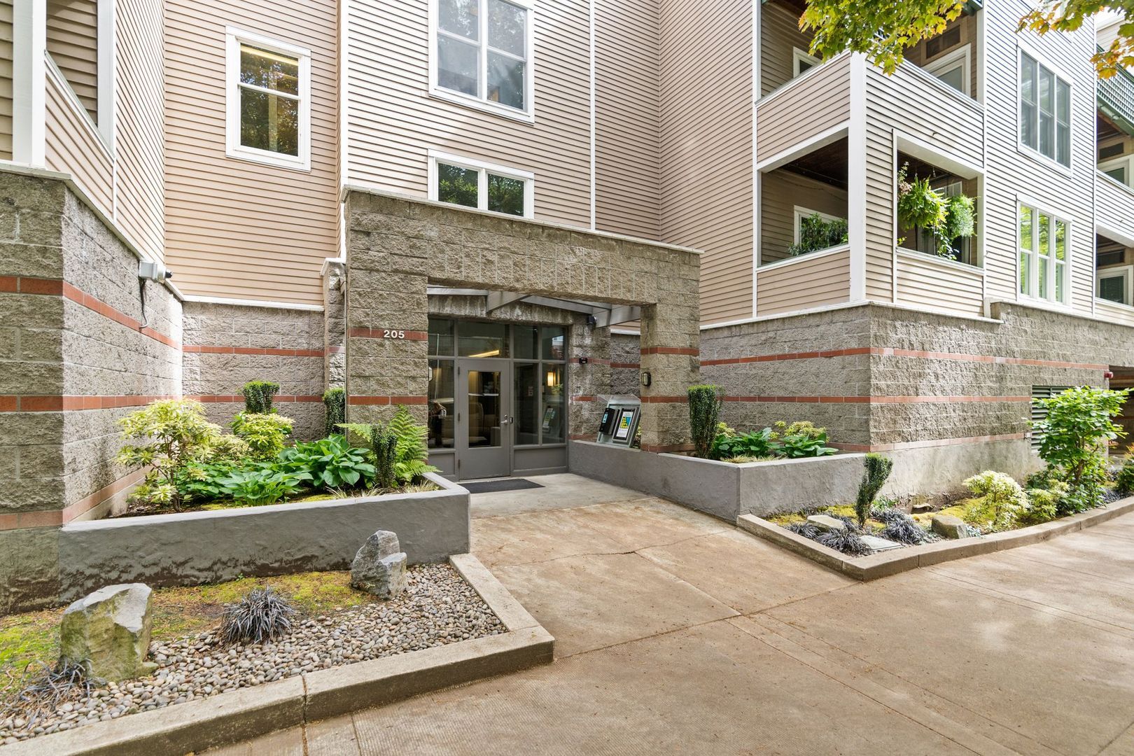 205 SW Montgomery St.  #204 - Portland - Oregon - 2 bed, 2 bath rental property