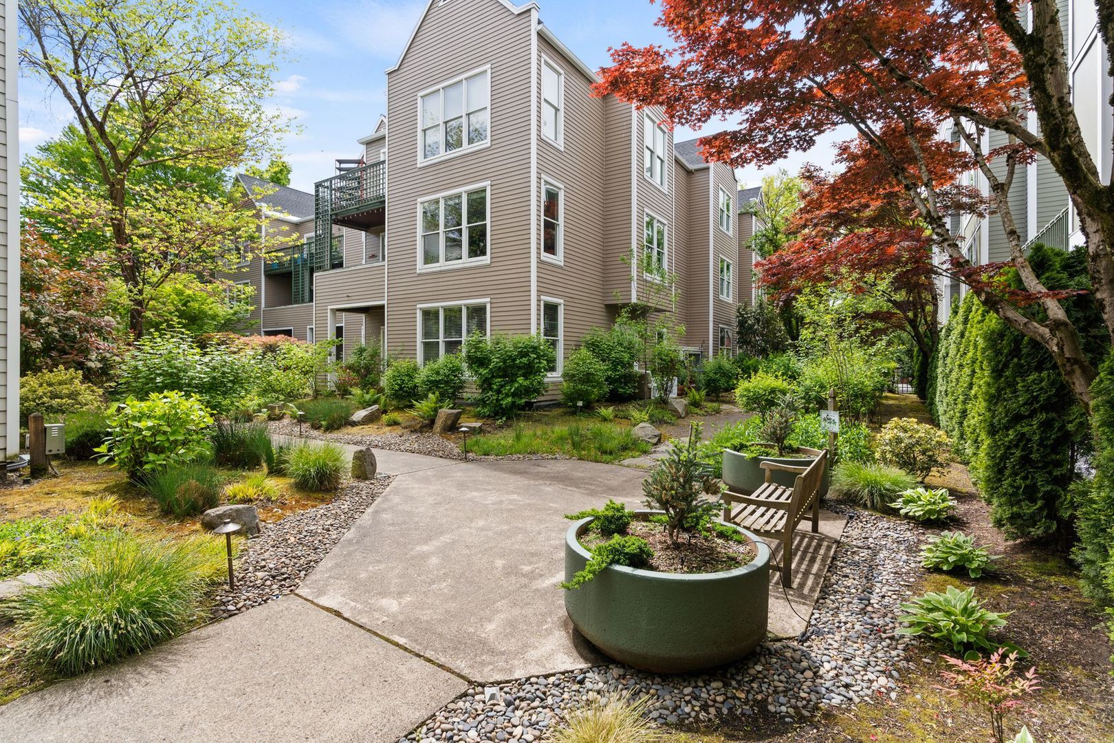 205 SW Montgomery St.  #204 - Portland - Oregon - 2 bed, 2 bath rental property
