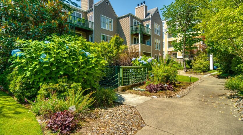 205 SW Montgomery St.  #204 - Portland - Oregon - 2 bed, 2 bath rental property