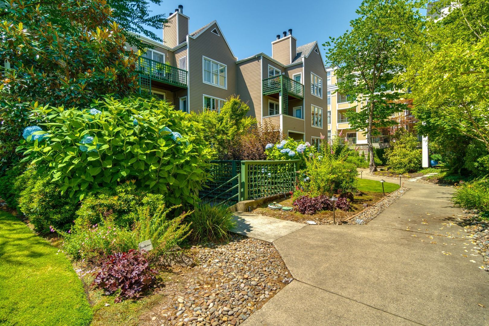 205 SW Montgomery St.  #204 - Portland - Oregon - 2 bed, 2 bath rental property