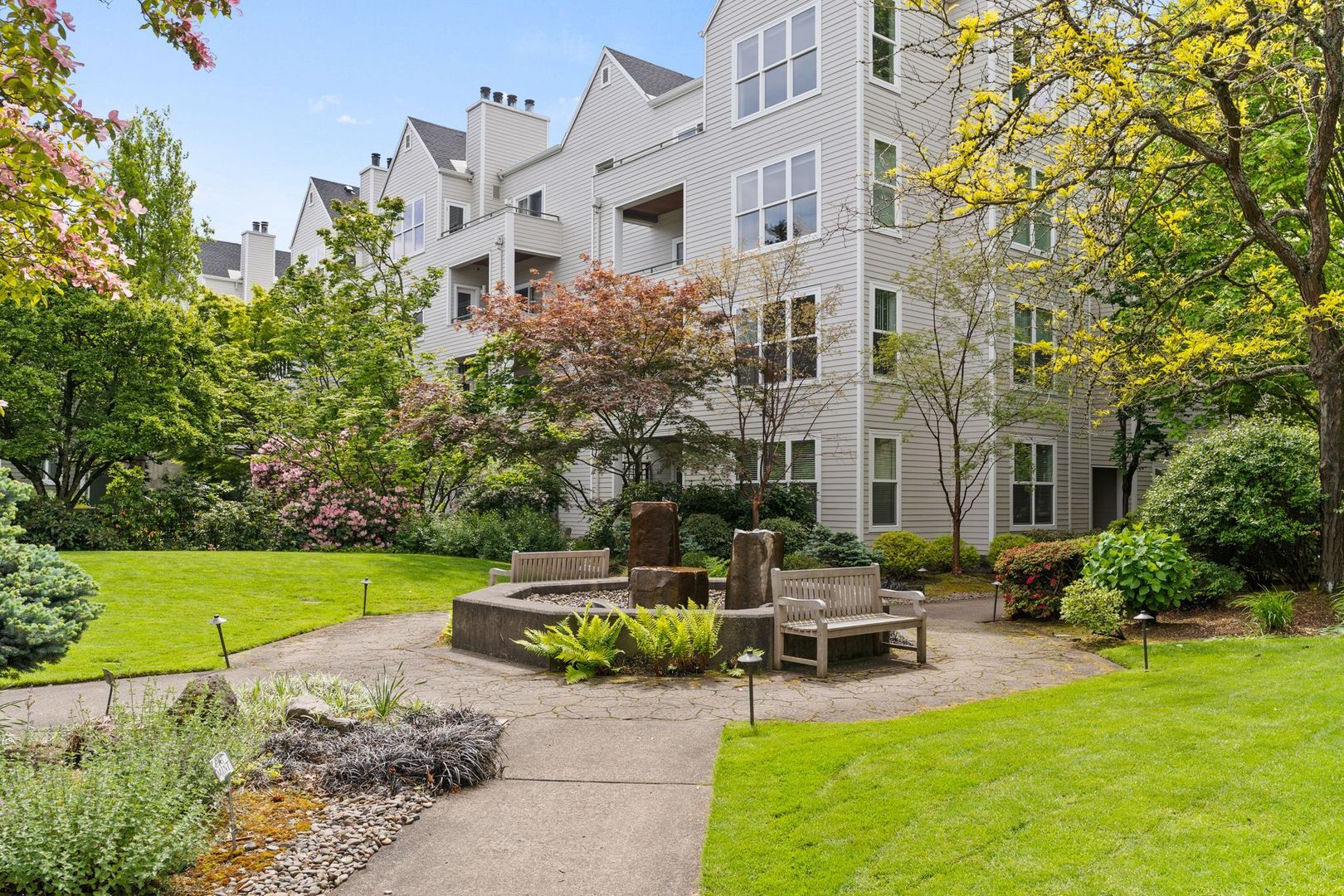 205 SW Montgomery St.  #204 - Portland - Oregon - 2 bed, 2 bath rental property