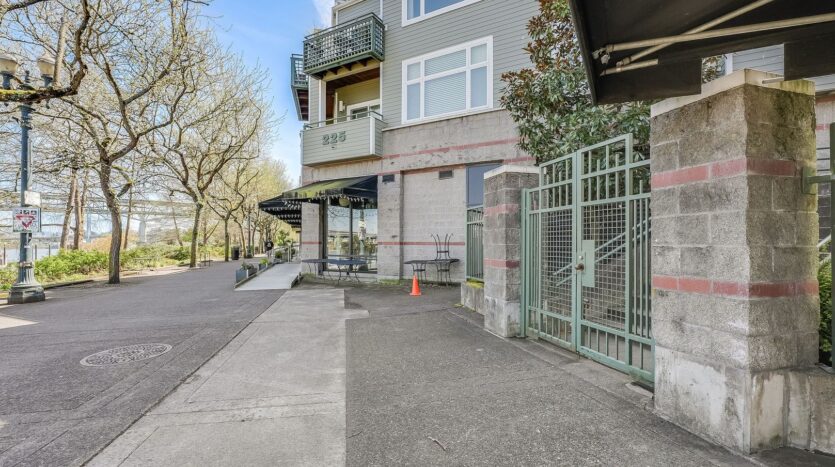 205 SW Montgomery St.  #204 - Portland - Oregon - 2 bed, 2 bath rental property