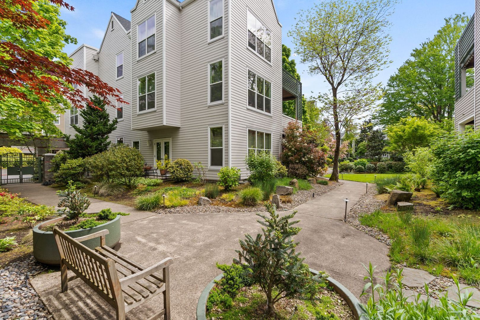 205 SW Montgomery St.  #204 - Portland - Oregon - 2 bed, 2 bath rental property