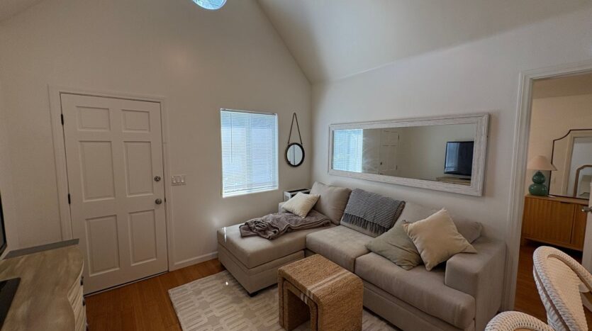 215-221 Lolita St - Encinitas - California - 1 bed, 1 bath rental property
