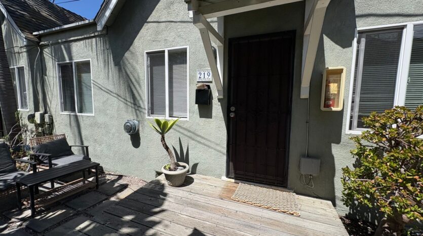 215-221 Lolita St - Encinitas - California - 1 bed, 1 bath rental property