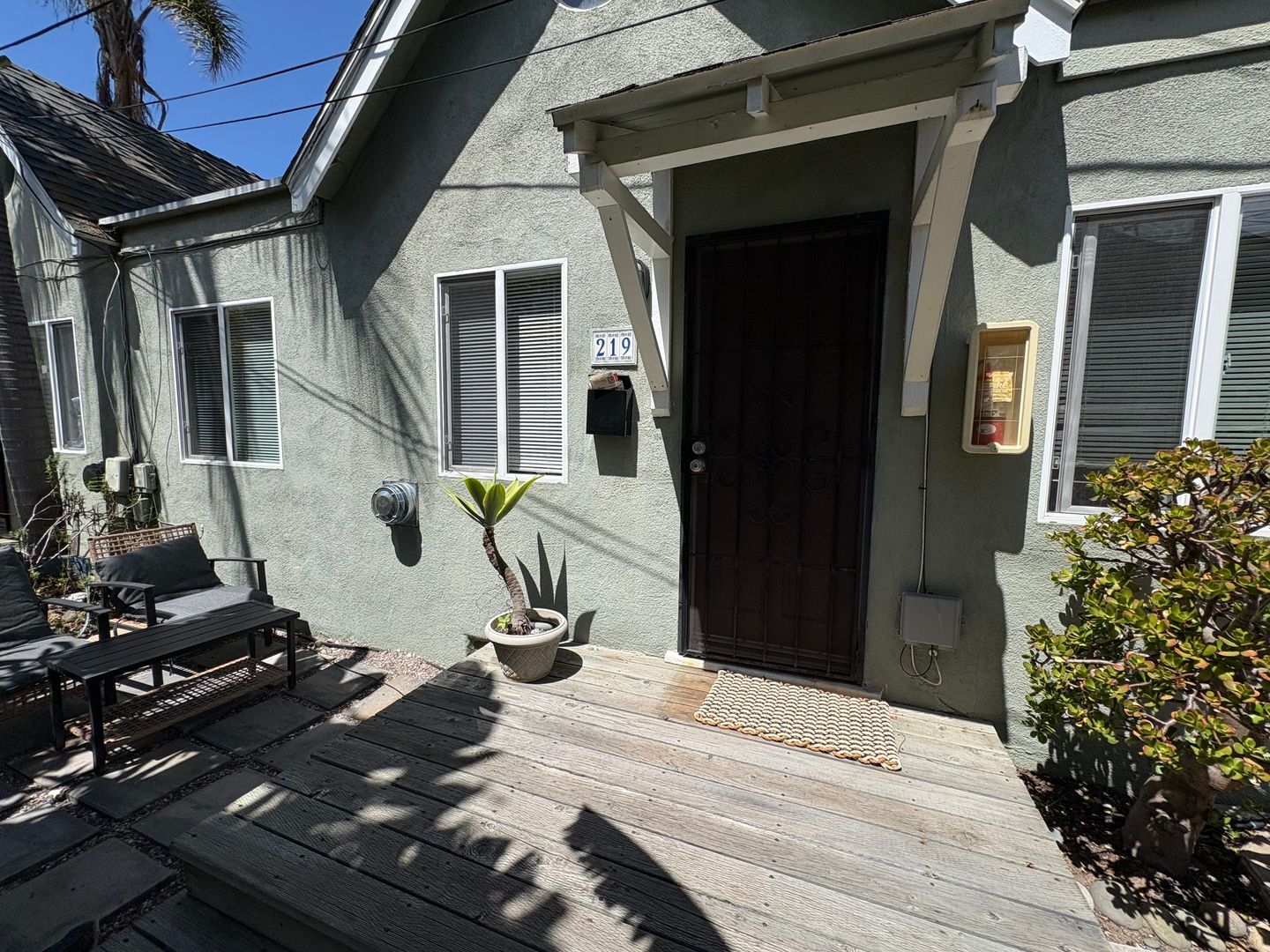 215-221 Lolita St - Encinitas - California - 1 bed, 1 bath rental property
