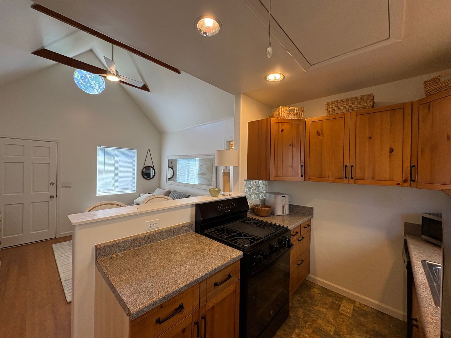 215-221 Lolita St - Encinitas - California - 1 bed, 1 bath rental property