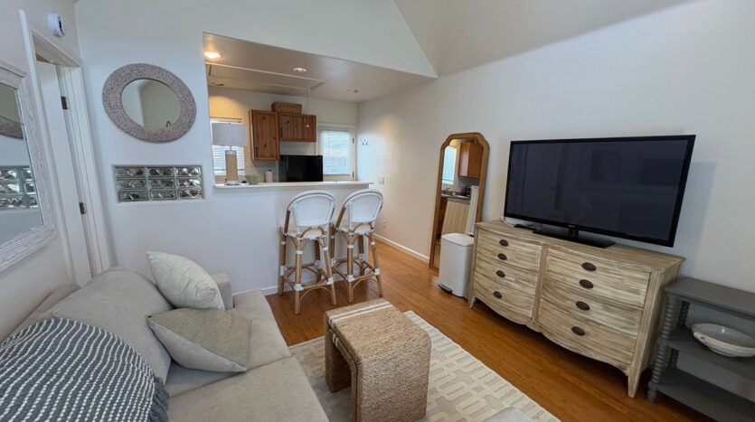 215-221 Lolita St - Encinitas - California - 1 bed, 1 bath rental property
