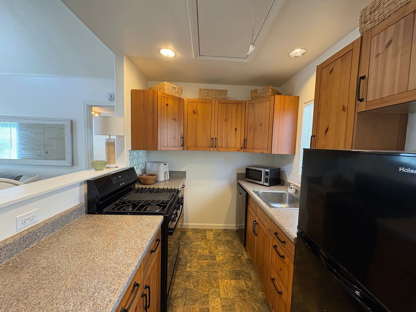 215-221 Lolita St - Encinitas - California - 1 bed, 1 bath rental property