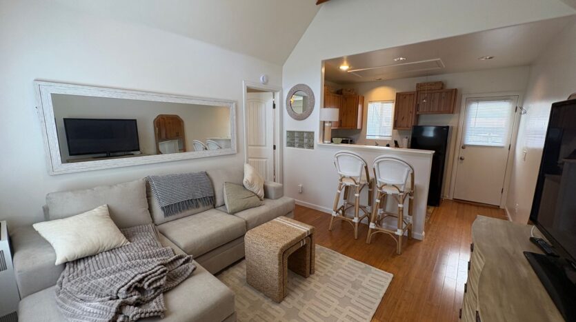 215-221 Lolita St - Encinitas - California - 1 bed, 1 bath rental property