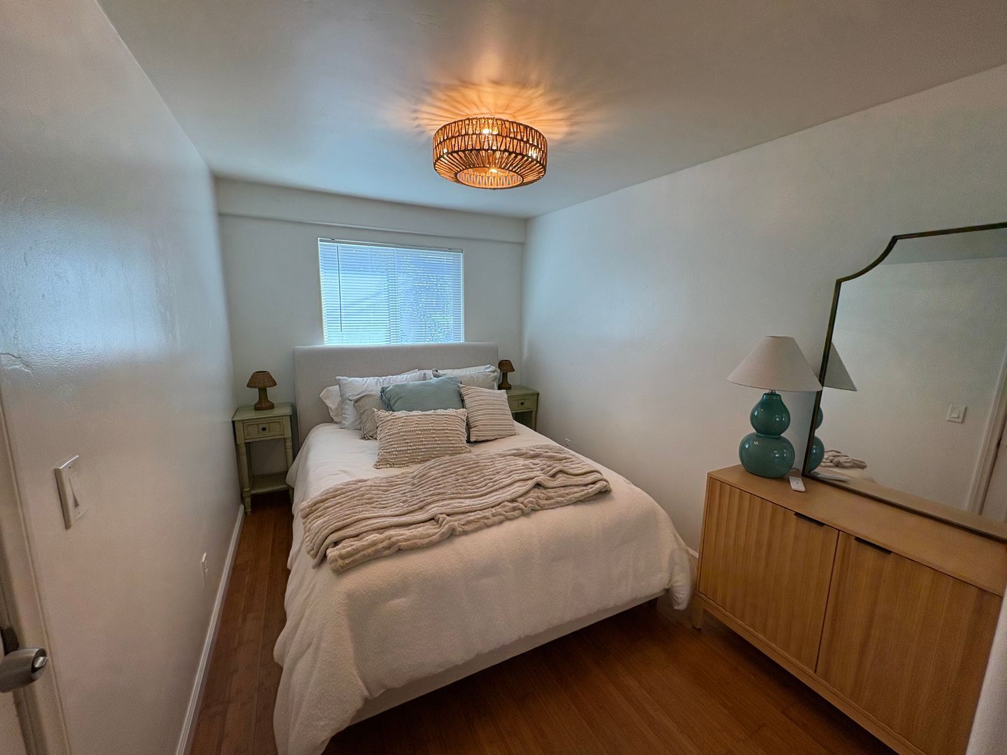 215-221 Lolita St - Encinitas - California - 1 bed, 1 bath rental property