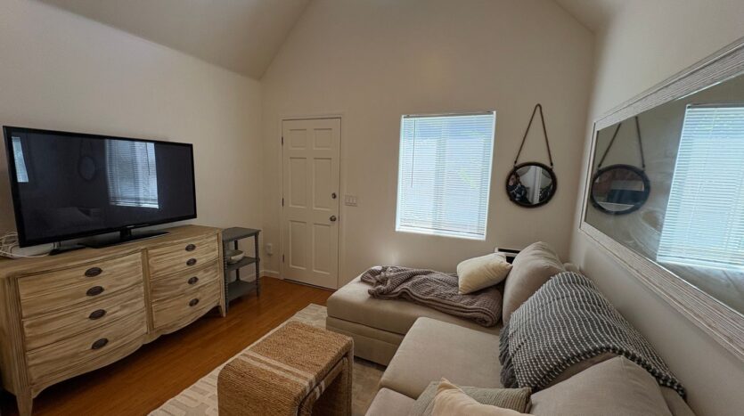215-221 Lolita St - Encinitas - California - 1 bed, 1 bath rental property