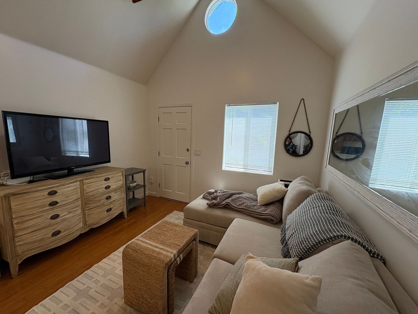 215-221 Lolita St - Encinitas - California - 1 bed, 1 bath rental property