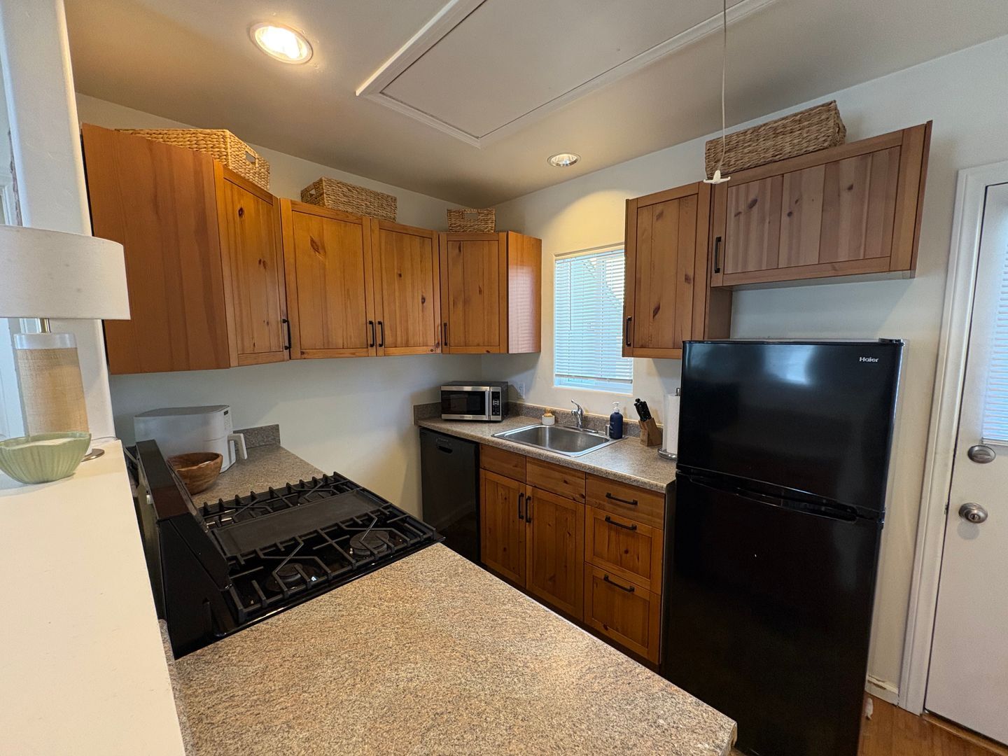 215-221 Lolita St - Encinitas - California - 1 bed, 1 bath rental property