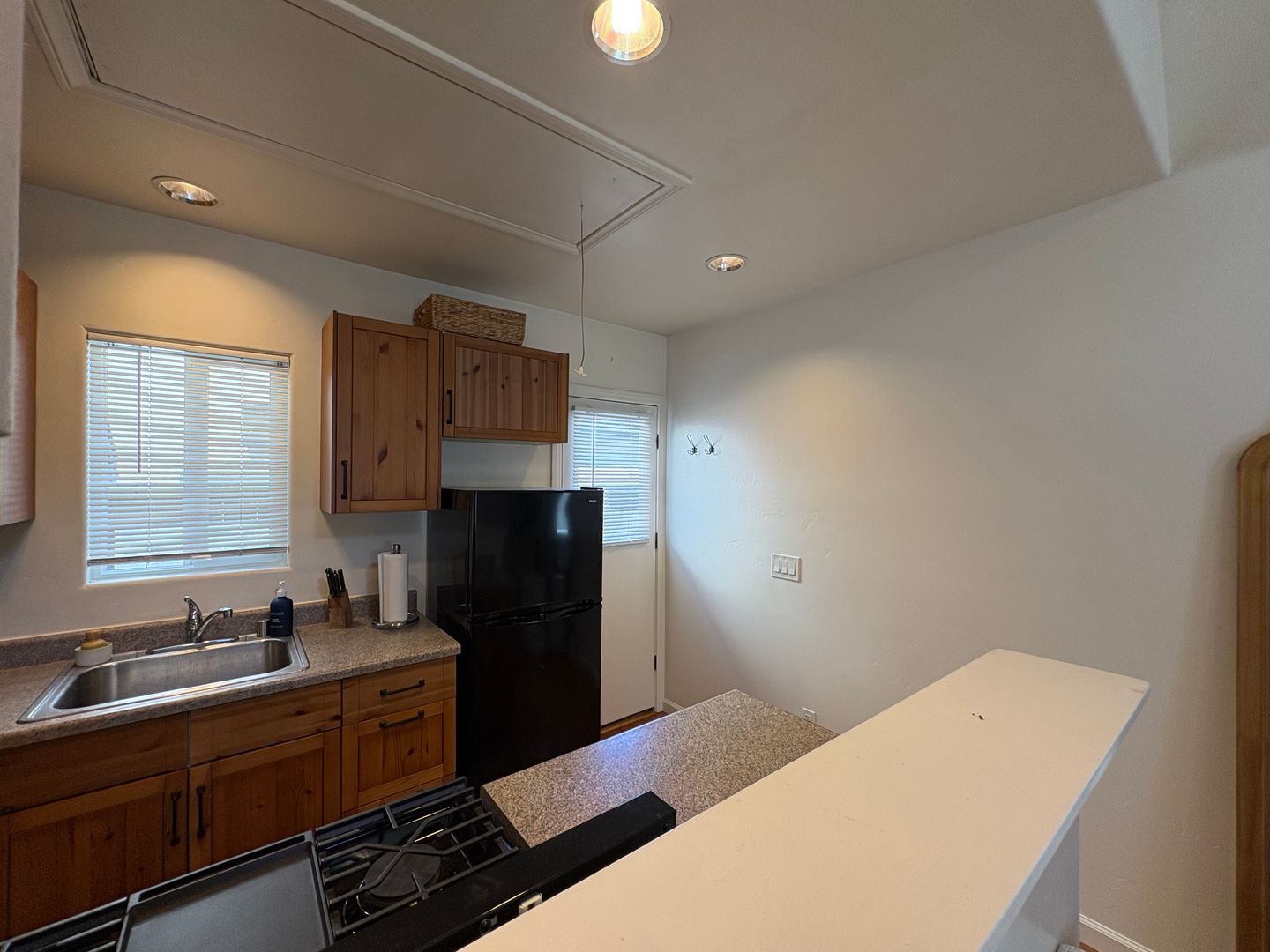 215-221 Lolita St - Encinitas - California - 1 bed, 1 bath rental property