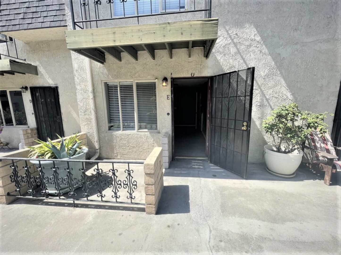 2227 N. Broadway Apt E - Santa Ana - California - 2 bed, 1.5 bath rental property