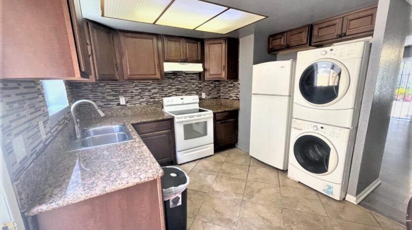 2227 N. Broadway Apt E - Santa Ana - California - 2 bed, 1.5 bath rental property