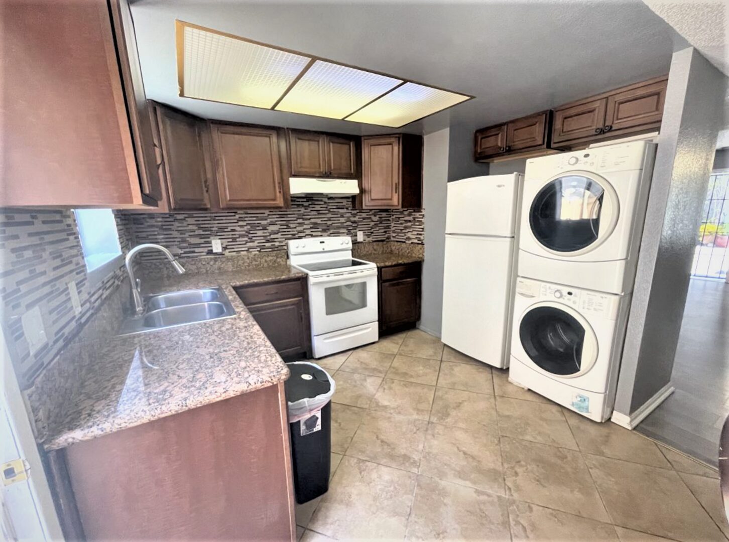 2227 N. Broadway Apt E - Santa Ana - California - 2 bed, 1.5 bath rental property