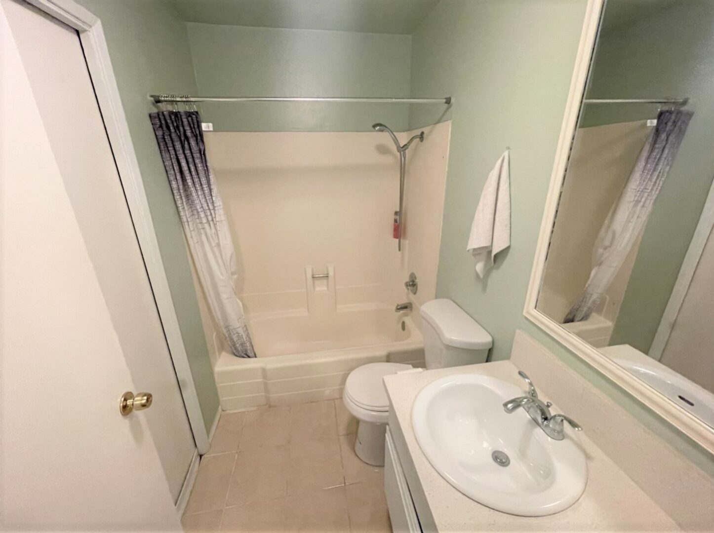 2227 N. Broadway Apt E - Santa Ana - California - 2 bed, 1.5 bath rental property