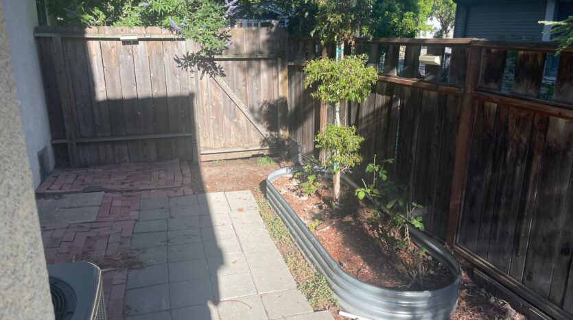 2233 Dwight Way - Stockton - California - 2 bed, 1 bath rental property