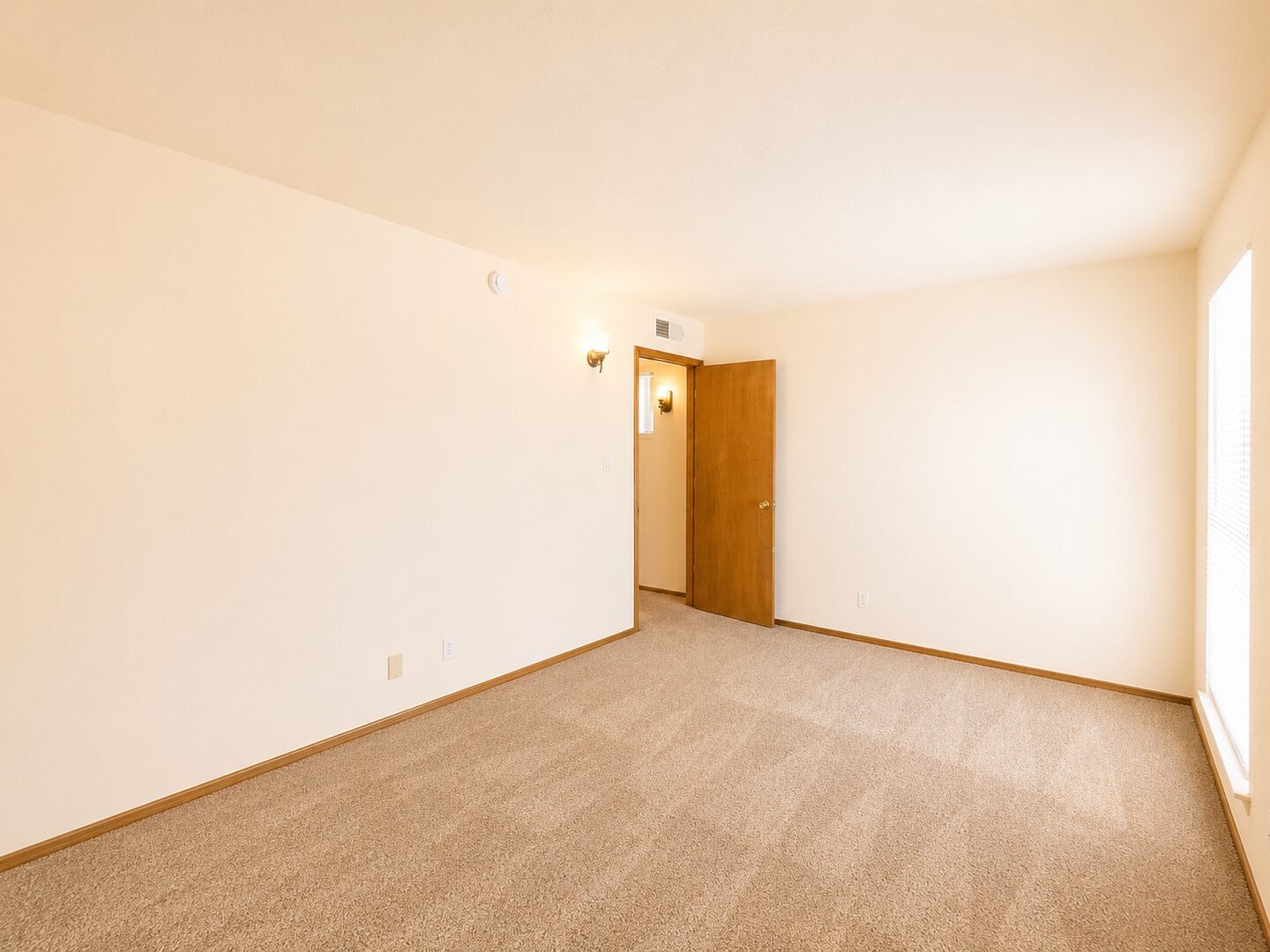 23 Lakeshore Dr. NE - Albuquerque - New Mexico - 3 bed, 2.5 bath rental property